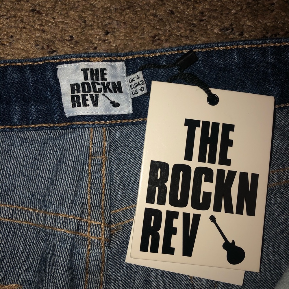 Mom jeans. NWT.